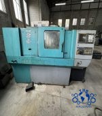 Torno CNC Índex MC 400 – Ano 2003, Placa Hidráulica 8″, Torre 14 Posições, Comando Fanuc 0i